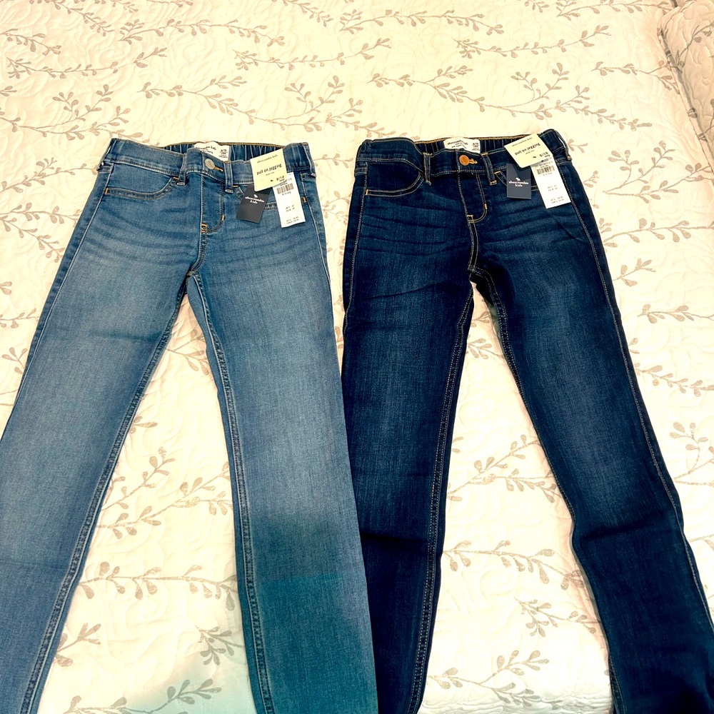 2 pair of kids size 9/10 long Abercrombie jeggings